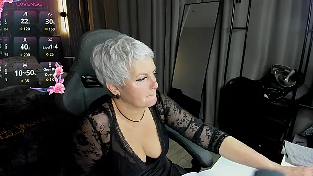 Snapshot of Linda_Zef1r chatting on 05.29.26 Linda Zef1r online show from 05.29.26