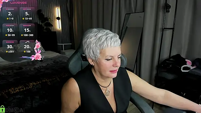 Snapshot of Linda_Zef1r chatting on 05.30.26 Linda Zef1r online show from 05.30.26