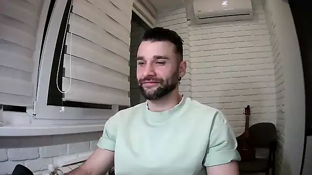 Snapshot of DaddySlava chatting on 04.05.26 DaddySlava online show from 04.05.26