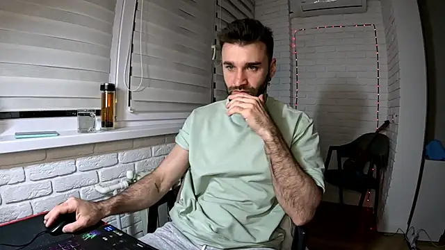 Snapshot of DaddySlava chatting on 04.16.26 DaddySlava online show from 04.16.26