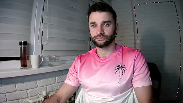 Snapshot of DaddySlava chatting on 04.19.26 DaddySlava online show from 04.19.26