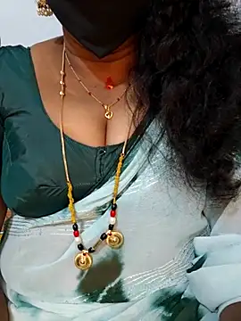 Snapshot of Priya_smiley chatting on 04.08.26 Priya smiley online show from 04.08.26