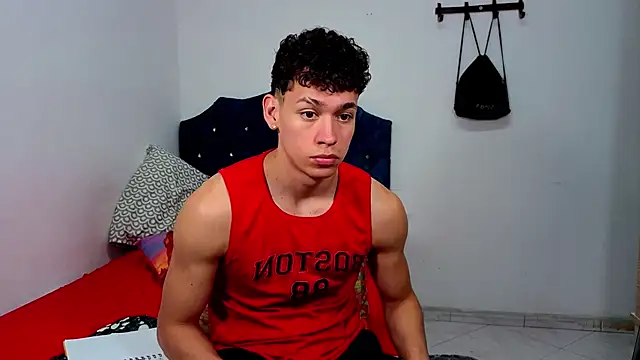 Snapshot of Myke_sexy chatting on 04.02.26 Myke sexy online show from 04.02.26