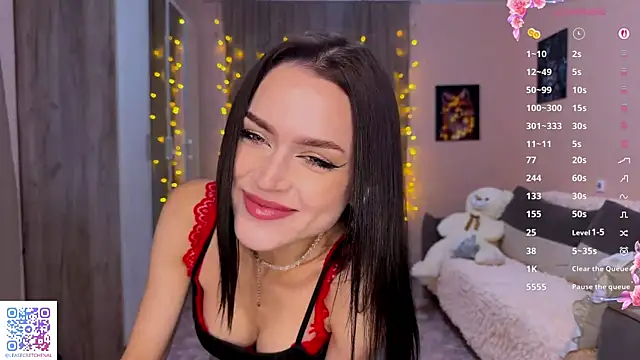 Snapshot of PlayfulLea chatting on 07.18.26 PlayfulLea online show from 07.18.26