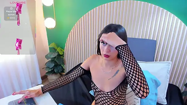 Alicecoule  online show from 04.30.26