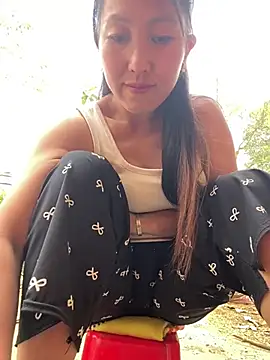 Snapshot of Huonglyna chatting on 04.16.26 Huonglyna online show from 04.16.26