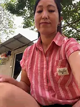 Snapshot of Huonglyna chatting on 05.07.26 Huonglyna online show from 05.07.26