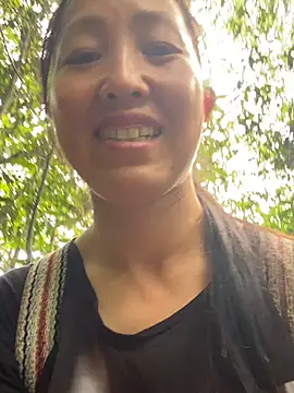 Snapshot of Huonglyna chatting on 05.20.26 Huonglyna online show from 05.20.26