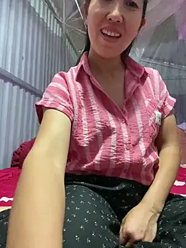 Snapshot of Huonglyna chatting on 06.20.26 Huonglyna online show from 06.20.26