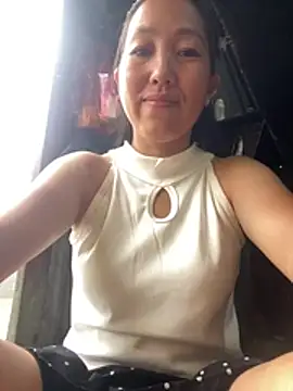 Snapshot of Huonglyna chatting on 07.27.26 Huonglyna online show from 07.27.26