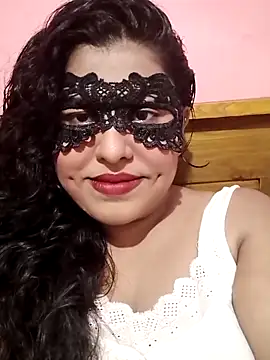 Maskedcurves online show from 04.08.26