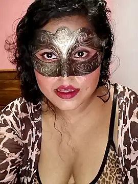Maskedcurves online show from 06.06.26