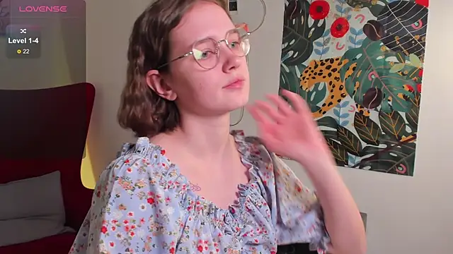 Mia Moone online show from 04.04.26