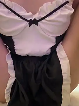 Snapshot of Queenn2kk5 chatting on 04.04.26 Queenn2kk5 online show from 04.04.26