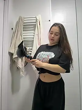 Snapshot of MonikaLoveXx chatting on 04.06.26 MonikaLoveXx online show from 04.06.26