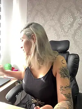 Snapshot of Isabella_varella- chatting on 07.15.26 Isabella varella- online show from 07.15.26