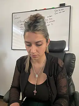 Snapshot of Isabella_varella- chatting on 07.20.26 Isabella varella- online show from 07.20.26