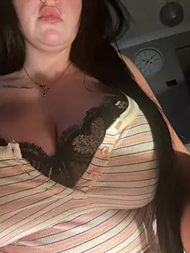 Goldenhourgirl online show from 04.16.26