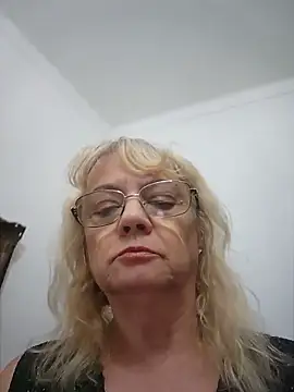 Snapshot of MatureElegantWidow chatting on 06.03.26 MatureElegantWidow online show from 06.03.26