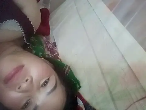 Snapshot of -Luni- chatting on 05.11.26 -Luni- online show from 05.11.26