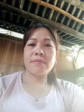 Snapshot of -Luni- chatting on 05.17.26 -Luni- online show from 05.17.26