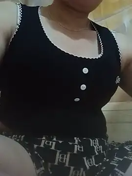Snapshot of -Luni- chatting on 05.17.26 -Luni- online show from 05.17.26