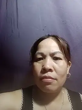 Snapshot of -Luni- chatting on 05.19.26 -Luni- online show from 05.19.26