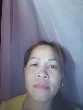 Snapshot of -Luni- chatting on 05.21.26 -Luni- online show from 05.21.26