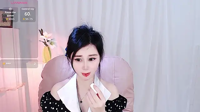 Snapshot of Emily-888888 chatting on 04.10.26 Emily-888888 online show from 04.10.26