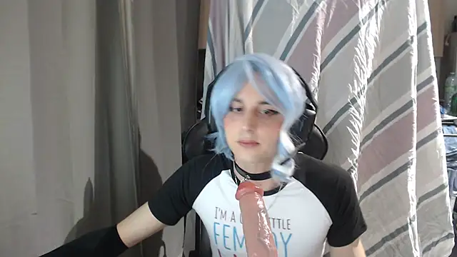 Snapshot of LuunaUwU chatting on 04.03.26 LuunaUwU online show from 04.03.26