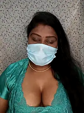 Snapshot of Romantic_Woman chatting on 05.05.26 Romantic Woman online show from 05.05.26