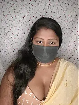 Snapshot of Romantic_Woman chatting on 07.22.26 Romantic Woman online show from 07.22.26
