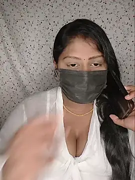 Snapshot of Romantic_Woman chatting on 07.25.26 Romantic Woman online show from 07.25.26