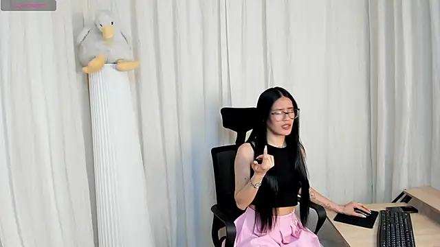 Snapshot of Astley_wolf chatting on 04.07.26 Astley wolf online show from 04.07.26