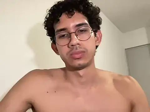 Snapshot of Domincmarles chatting on 04.04.26 Domincmarles online show from 04.04.26