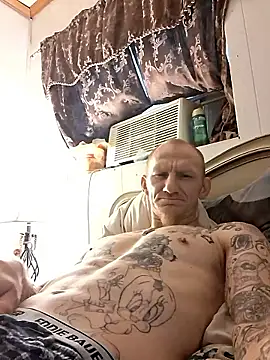 Snapshot of travisrwade chatting on 04.13.26 travisrwade online show from 04.13.26