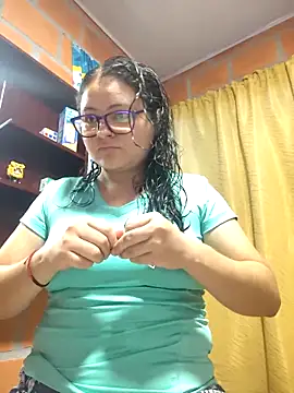 Snapshot of Dark_Cherry20 chatting on 04.08.26 Dark Cherry20 online show from 04.08.26