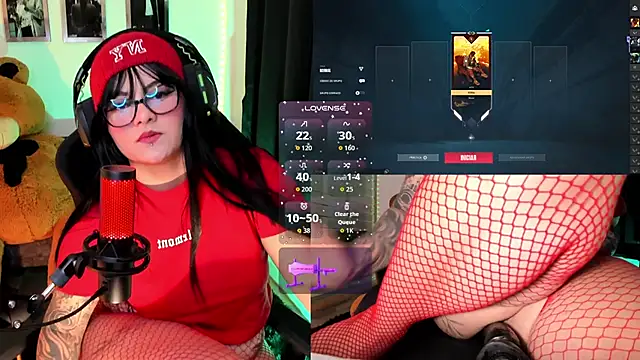 Snapshot of EternaAura_ chatting on 04.12.26 EternaAura online show from 04.12.26