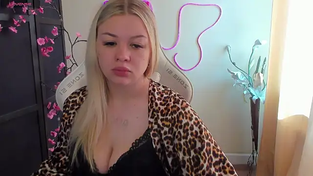 AmeliePeach online show from 06.17.26