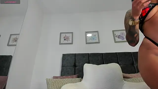  julivega online show from 04.25.26