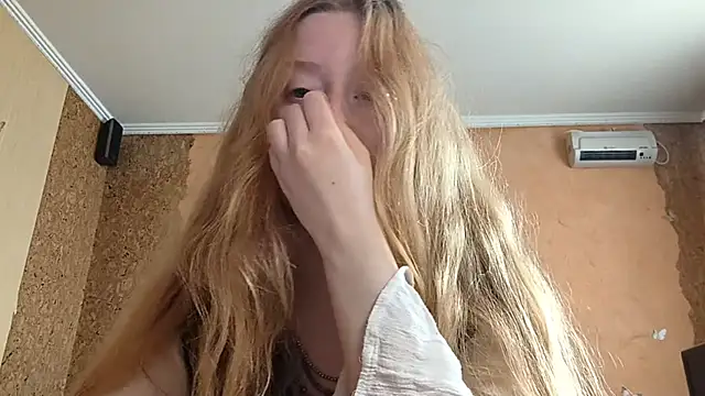 Snapshot of KateVibe_01 chatting on 06.14.26 KateVibe 01 online show from 06.14.26