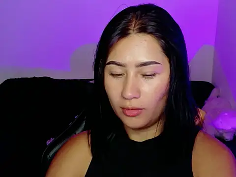 EvelynLeen  online show from 07.10.26