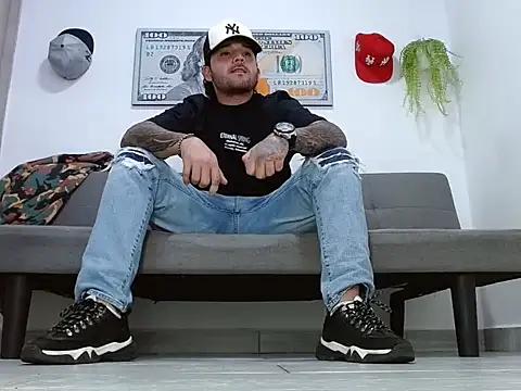 Snapshot of the_buho chatting on 04.05.26 the buho online show from 04.05.26