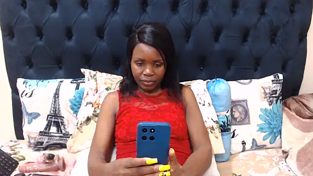Snapshot of ChocolateClitt chatting on 06.21.26 ChocolateClitt online show from 06.21.26