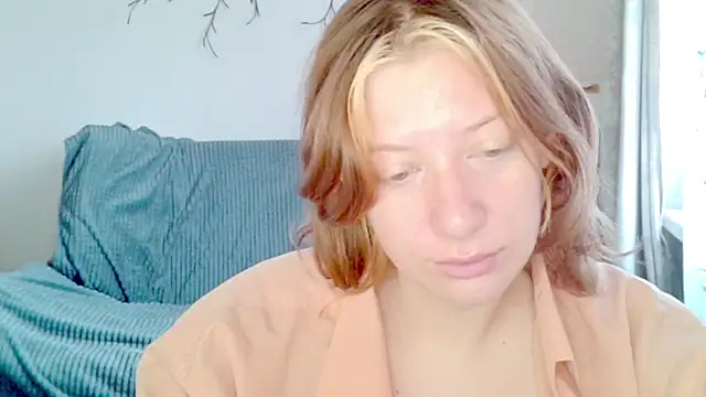 Snapshot of earn_my_lily chatting on 04.27.26 earn my lily online show from 04.27.26