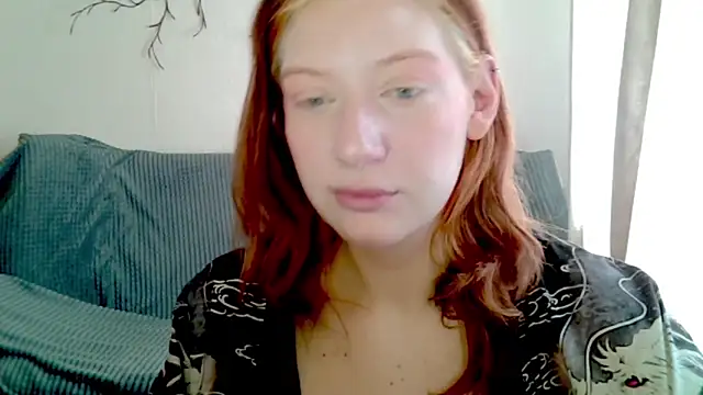 Snapshot of earn_my_lily chatting on 04.28.26 earn my lily online show from 04.28.26