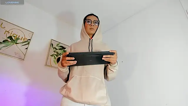 Maddie Ray online show from 04.18.26