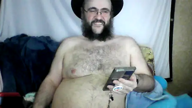 Snapshot of BriTheTopBear chatting on 04.14.26 BriTheTopBear online show from 04.14.26