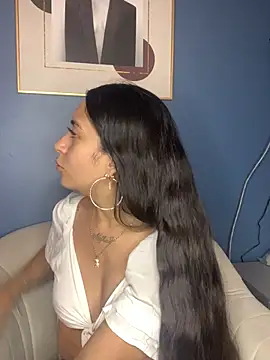 DulceLatinaxo online show from 04.24.26