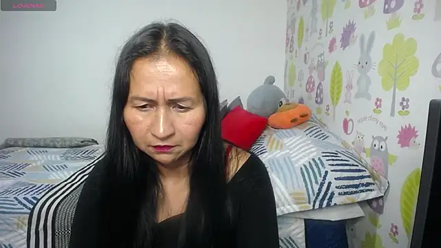 Snapshot of Tyna_b chatting on 06.14.26 Tyna b online show from 06.14.26